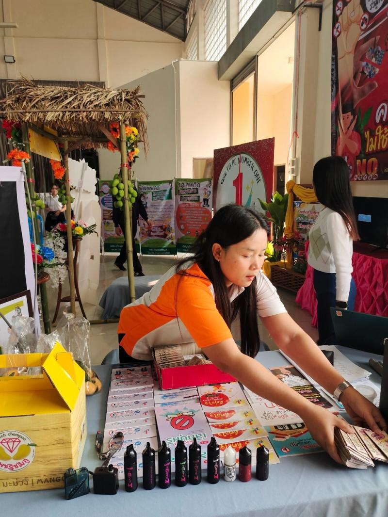 2. กิจรรมวันอาสาสมัครสาธารณสุขแห่งชาติ จัดนิทรรศการ ส่งเสริมการอ่านเคลื่อนที่ และรณรงค์ให้ความรู้เรื่องยาเสพติด วันที่ 20 มีนาคม 2568